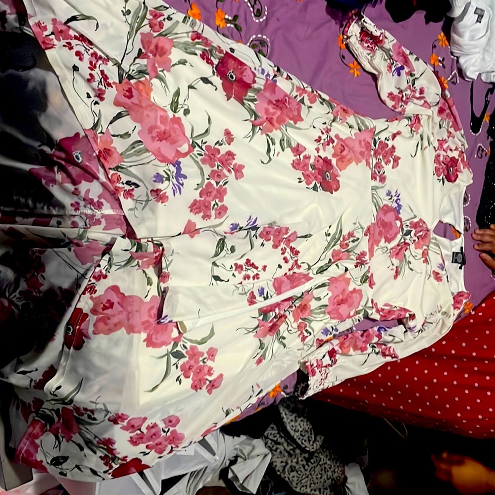 Robert Louis, size medium colorful